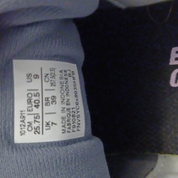 Like New ASICS Gel-Contend 7 Running Shoes - Picture 6 of 6